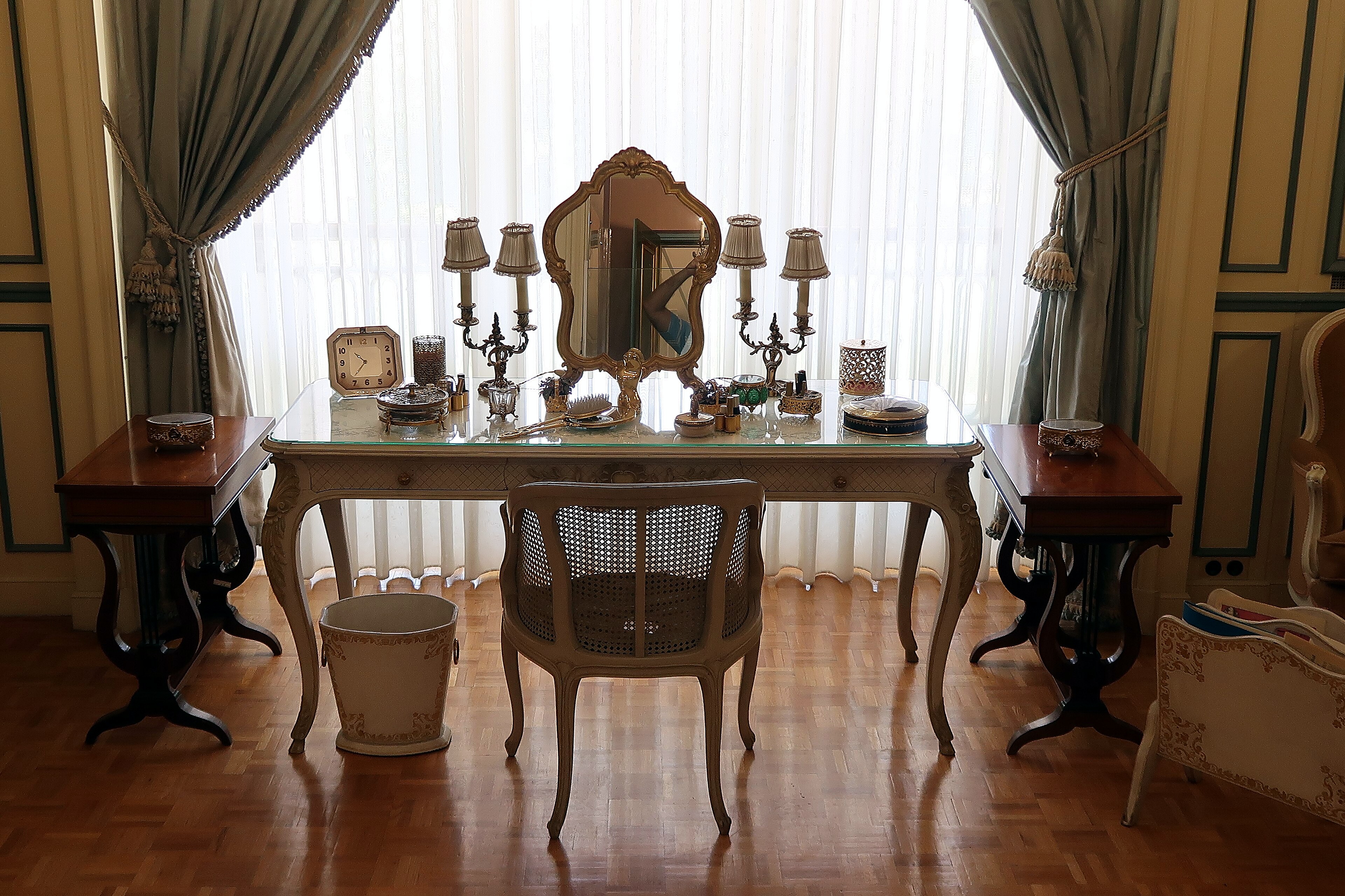 Farah Pahlavi S Dressing Table.