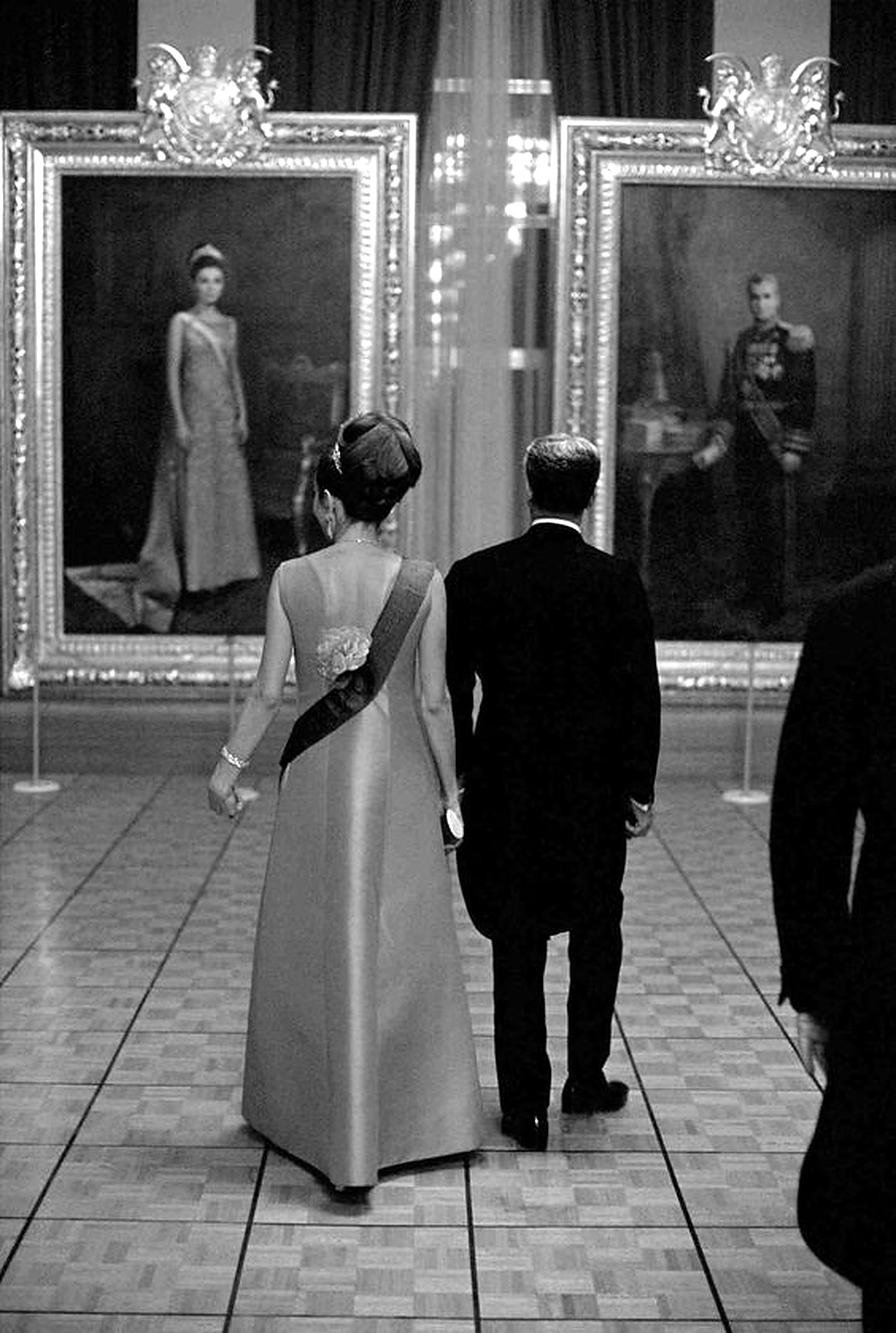 Shah And Shahbanu In An Art Gallery.