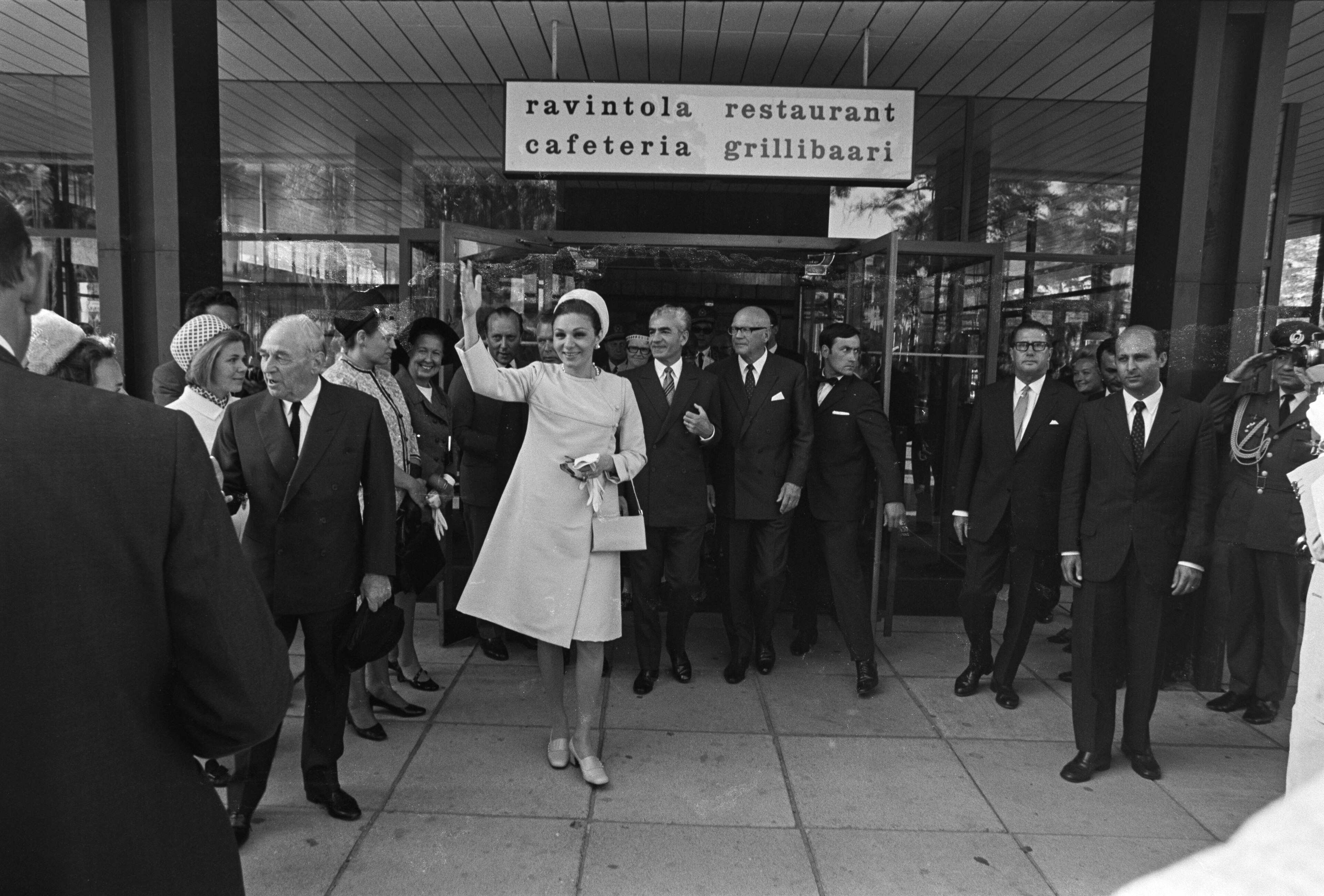 Shah Mohammad Reza Pahlavi And Farah Diba In Tapiola 1970 2.