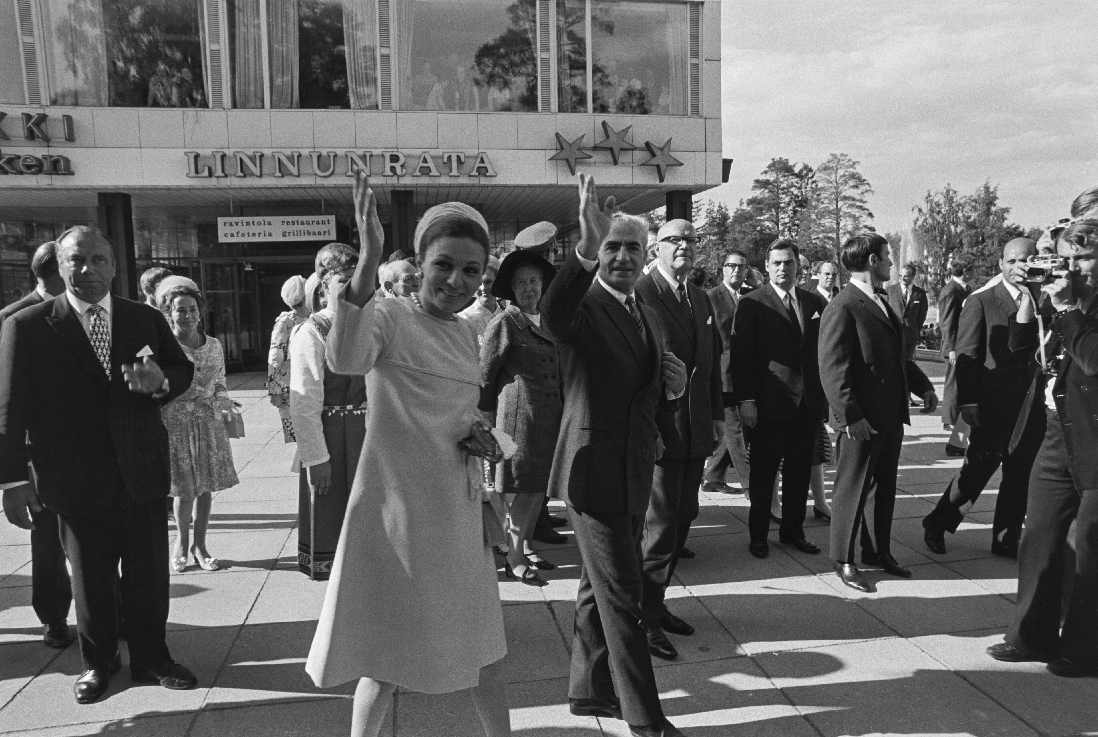 Shah Mohammad Reza Pahlavi And Farah Diba In Tapiola 1970 23.
