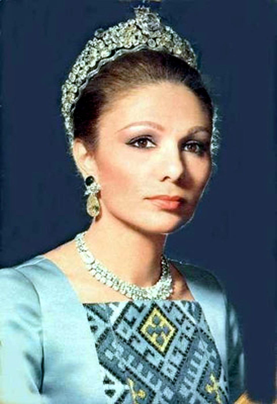 Shahbanoofarahpahlavi.