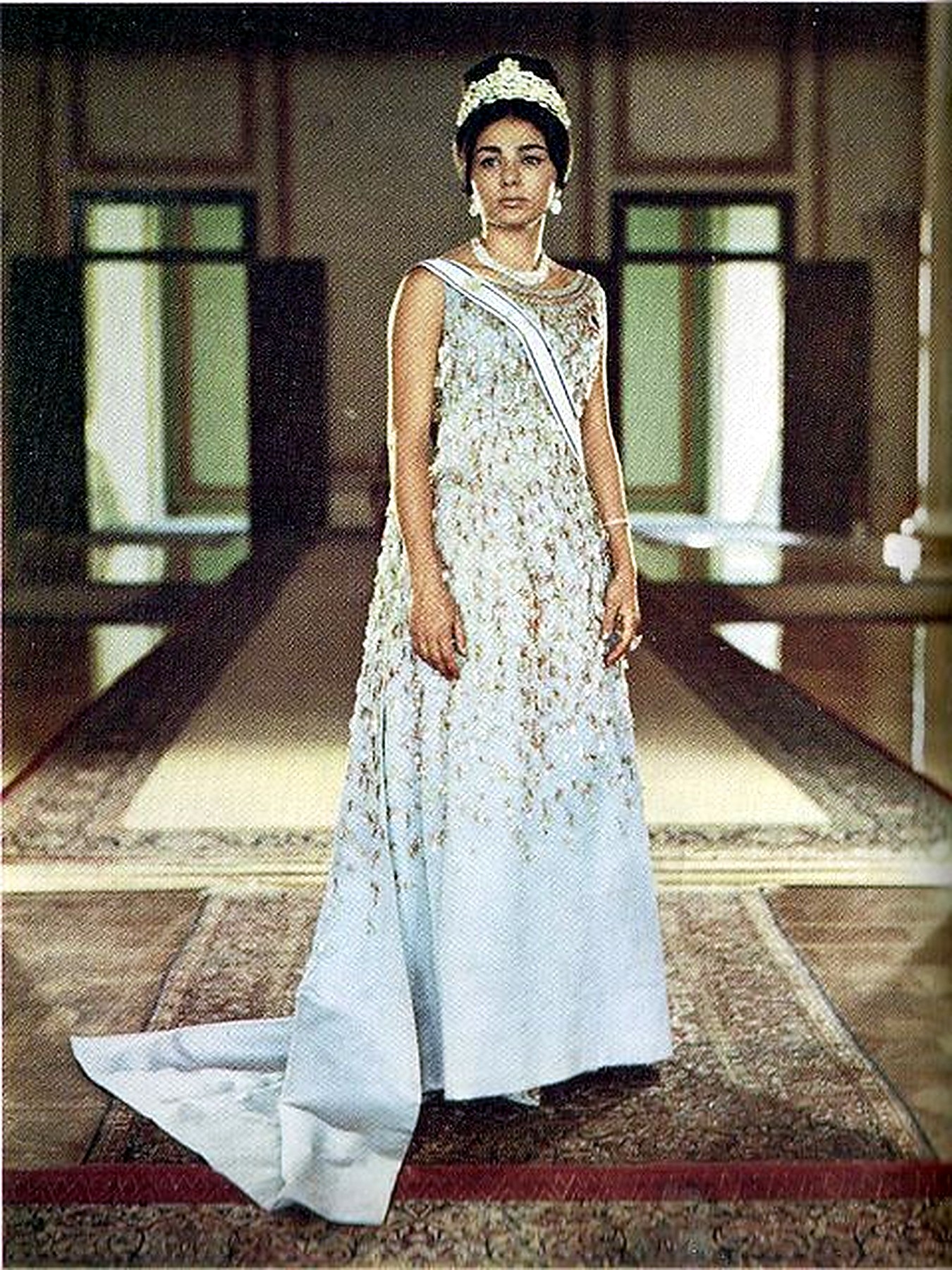 Shahbanu Farah Pahlavi 23.