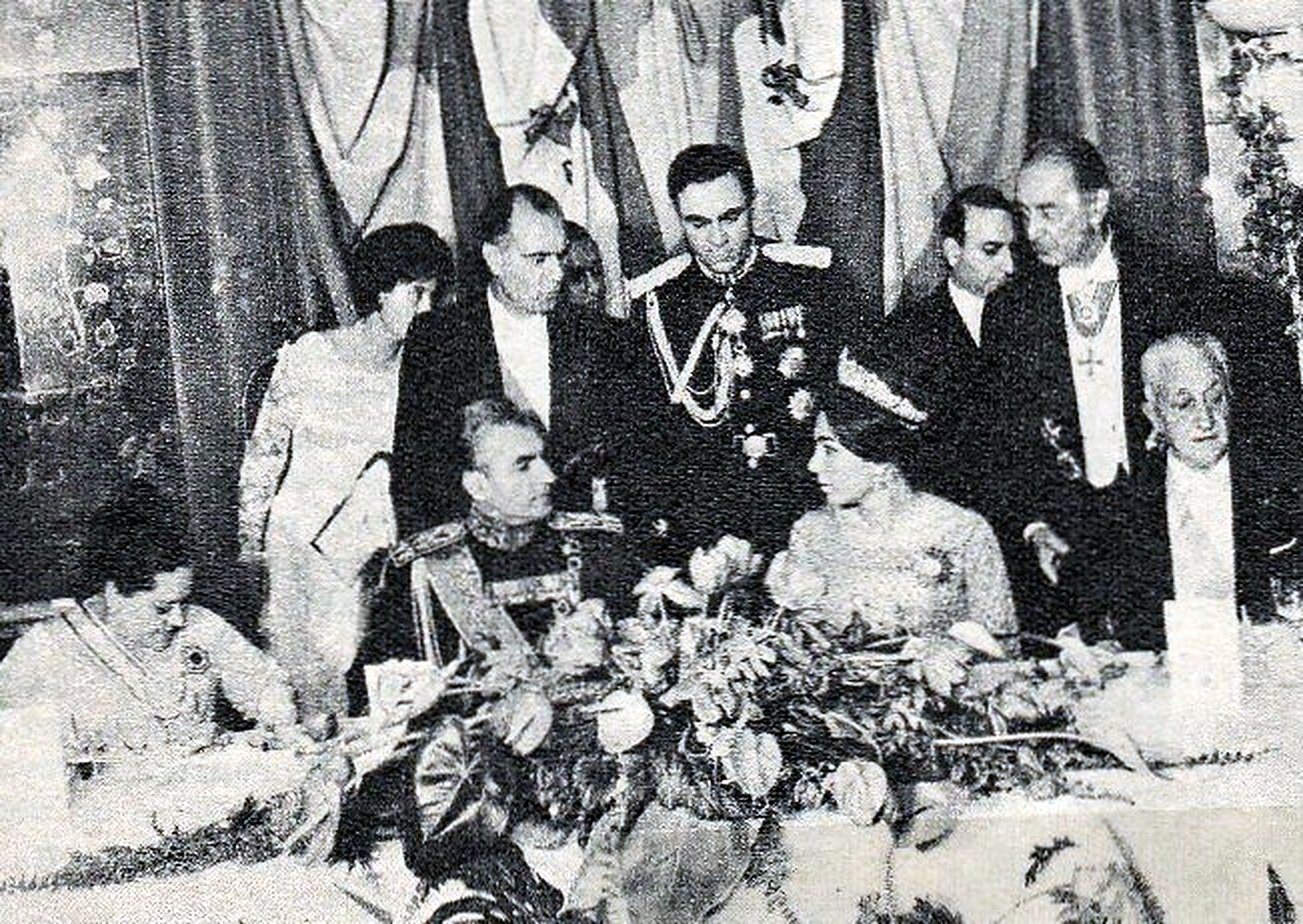 Arturo Illia Y Silvia Martorell Junto Al Shah Y La Reina Consorte De Irán.