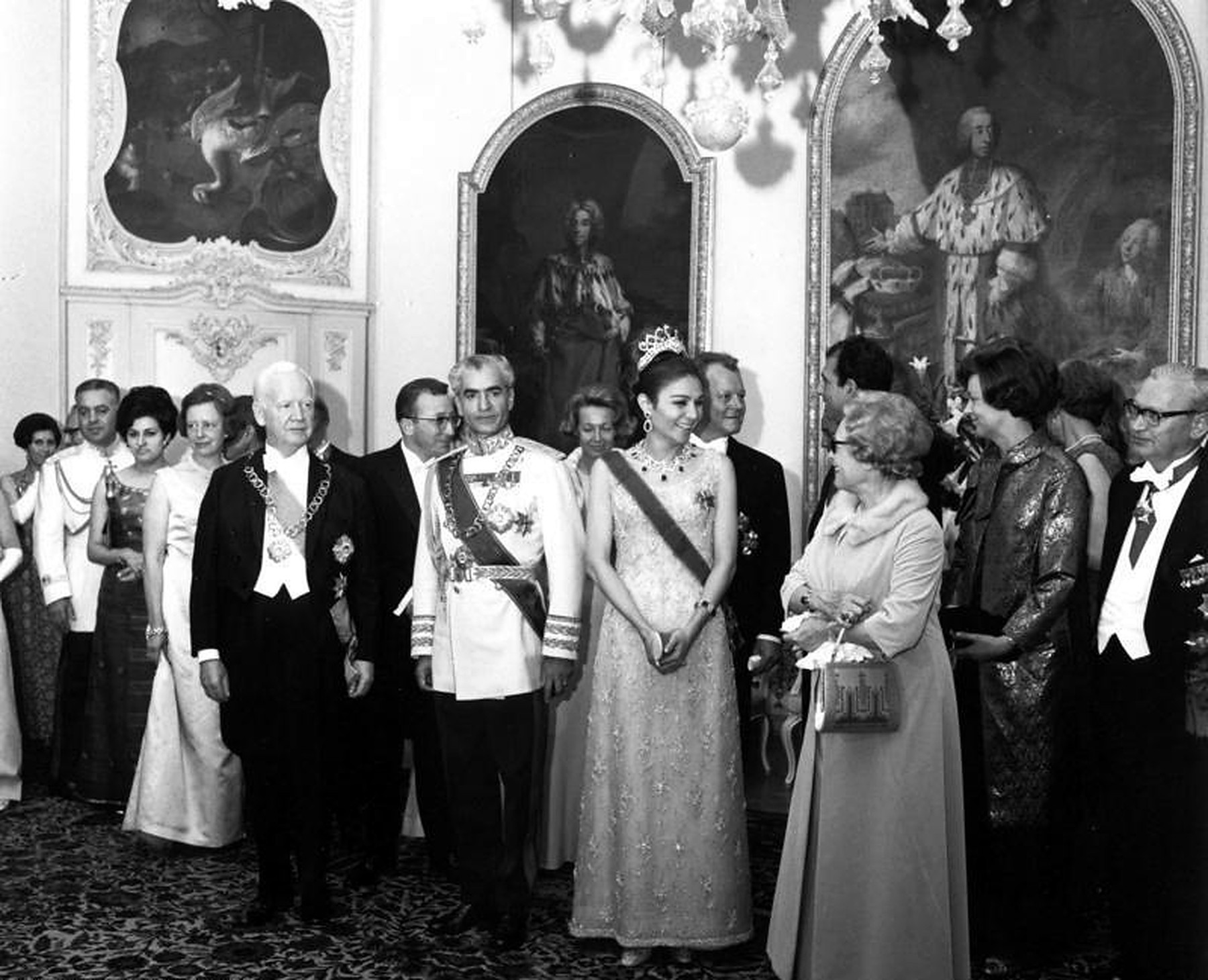 Bundesarchiv B 145 Bild F024827 0005 Schloß Brühl Staatsempfang Für Kaiser Von Iran.