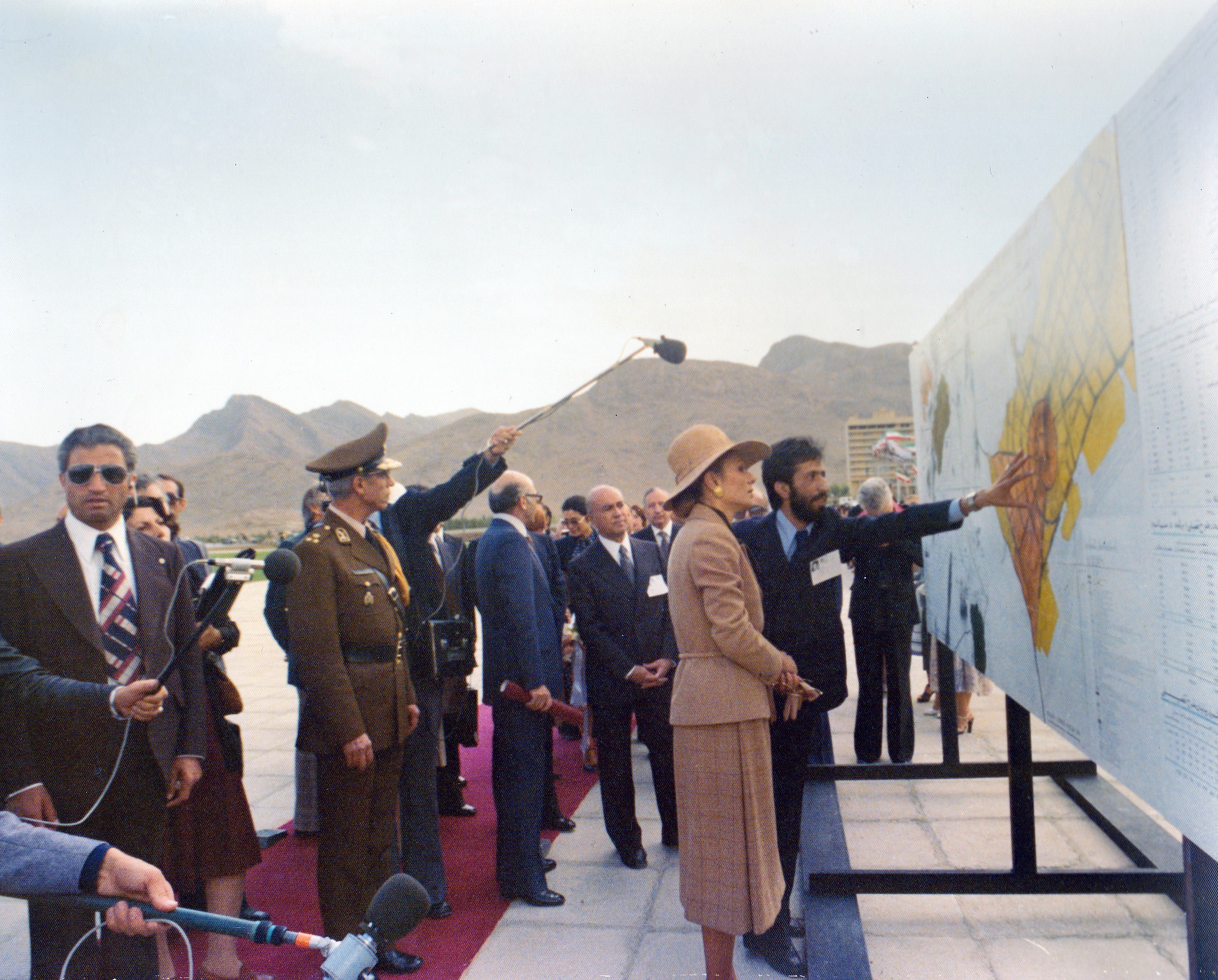 Farag Pahlavi Visite.