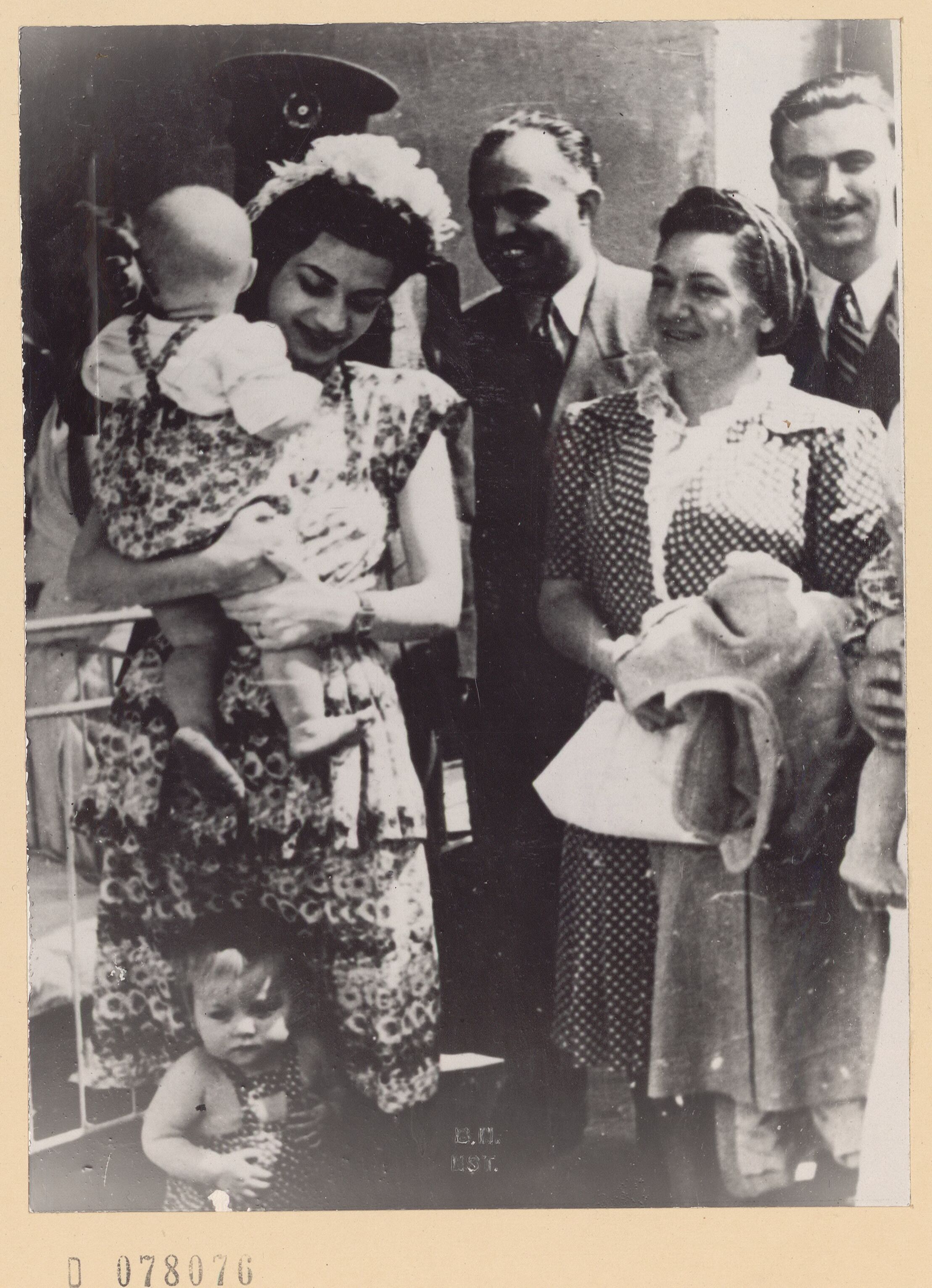 Recueil Portraits De La Princesse Ašraf Pahlawī Xxe Xxie S Btv1B8539289C.