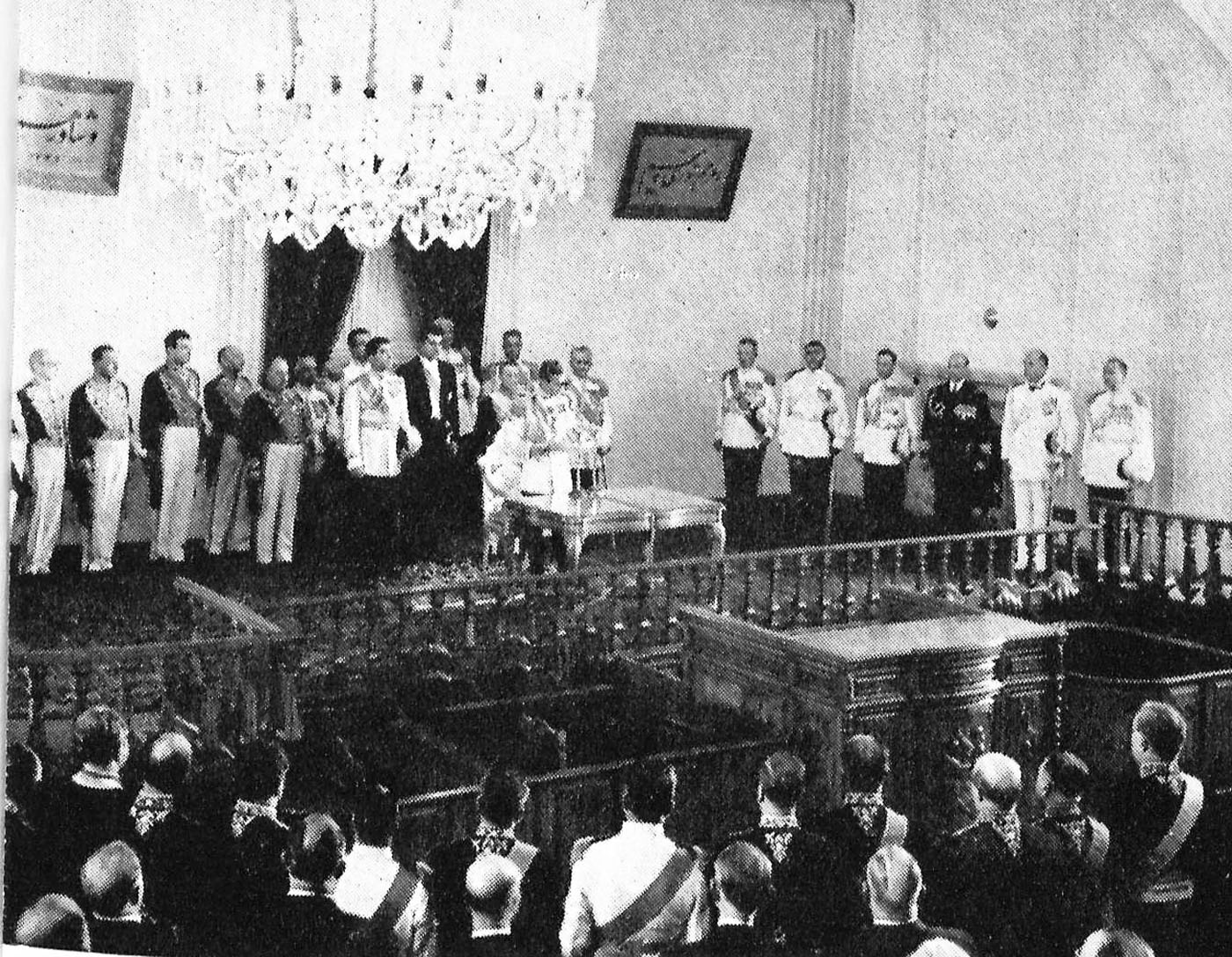 Shahanshahopenningmajlissena.