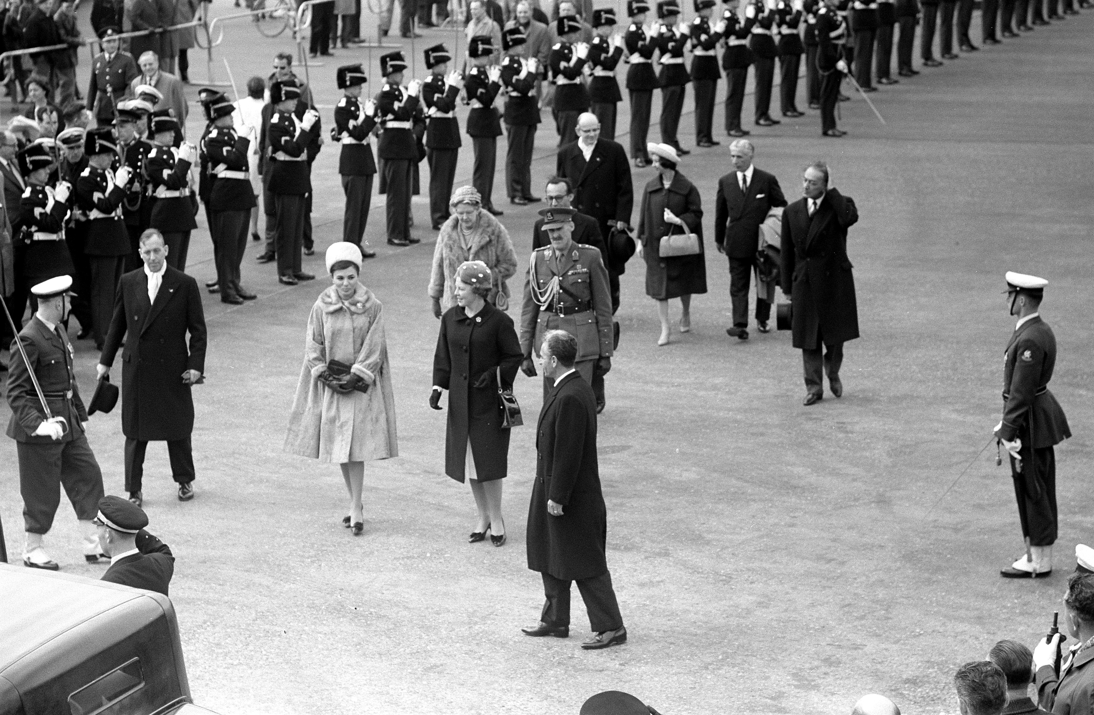Sjah Van Perzie Echtgenote En Prinses Beatrix Erewacht 8402.