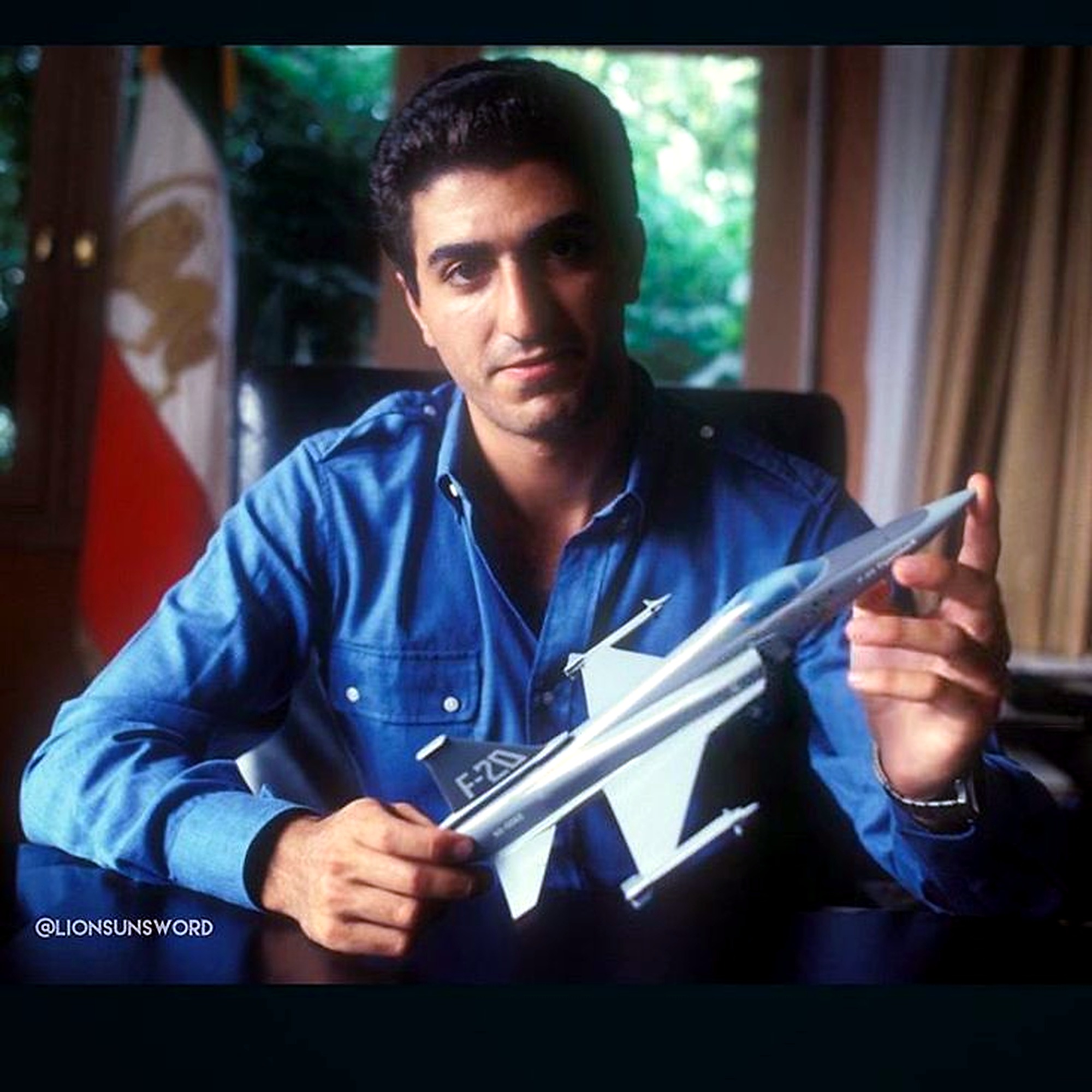 Crown Prince Reza with an F-20 model.